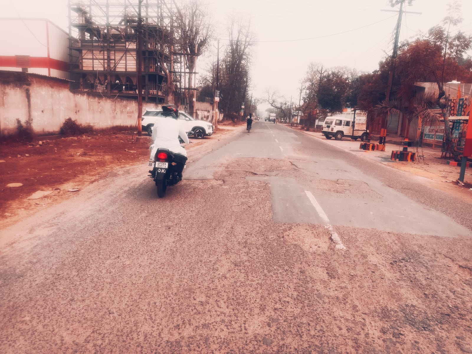 औद्योगिक क्षेत्र की बदहाल सड़क। संवाद