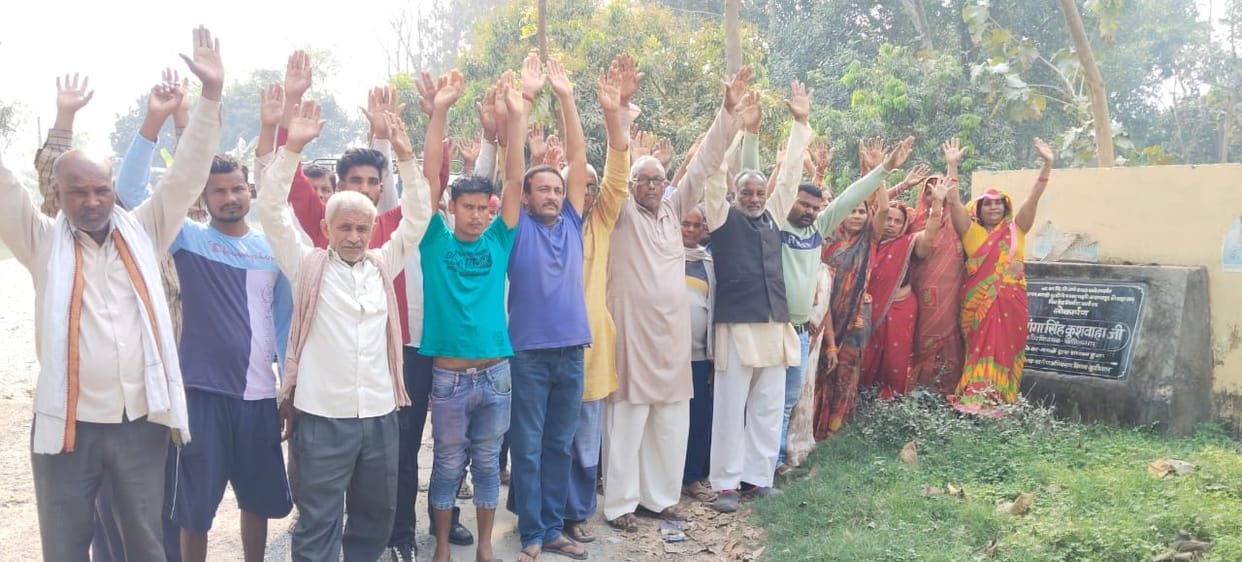 People demanded repair of the road