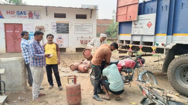 If rumors are spread about the cylinder crisis, action will be taken