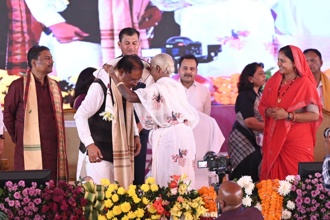 सभा को संबोधित करते मुख्यमंत्री