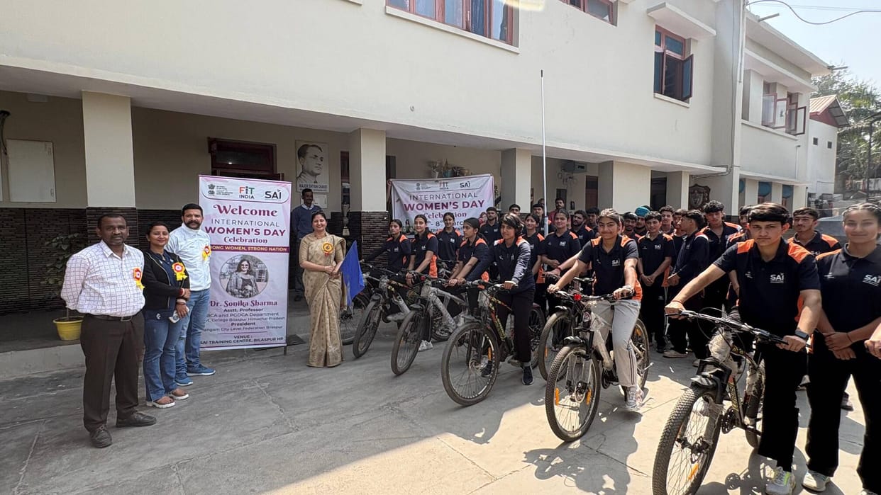100 women gave message of fitness through bicycle rally