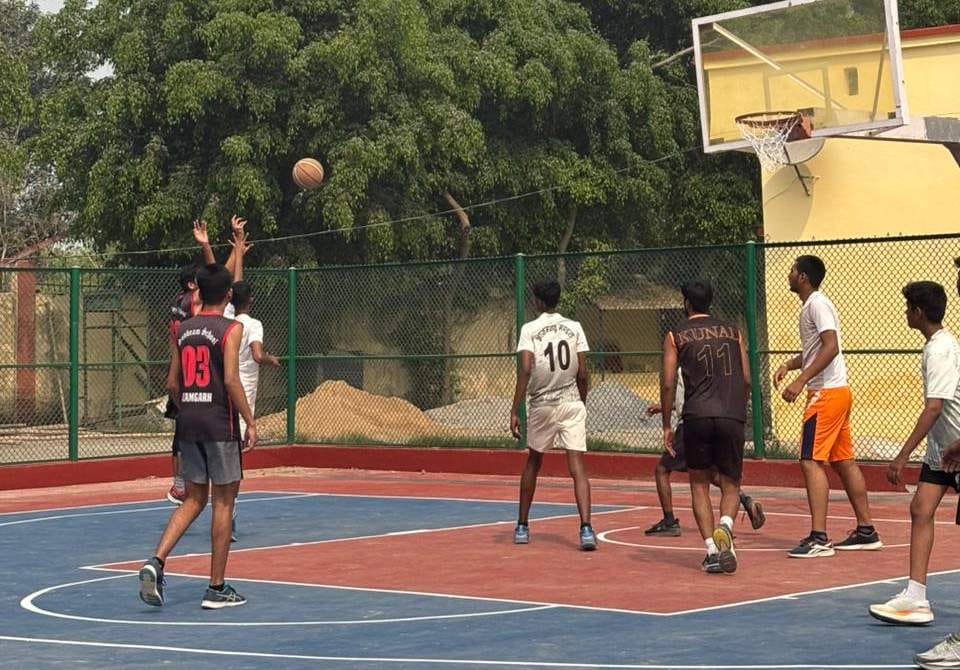 Tarauka won the Kabaddi title by defeating Tarwan Paramanpur 32-10.