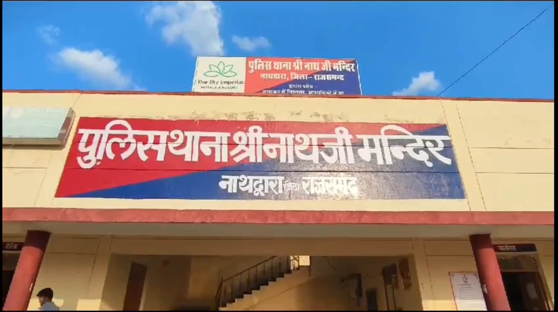 सपना देख कर खेत से सोना निकालने पहुंचे, 6 युवक गिरफ्तार।फोटो -अमर उजाला