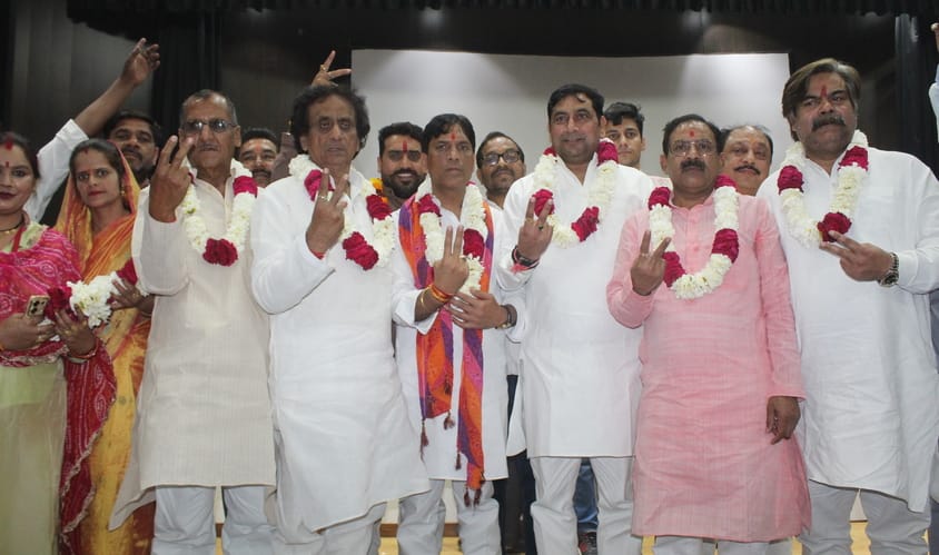 BJP's Anil Verma became the Vice President unopposed, SP could not even contest the councilor elections.