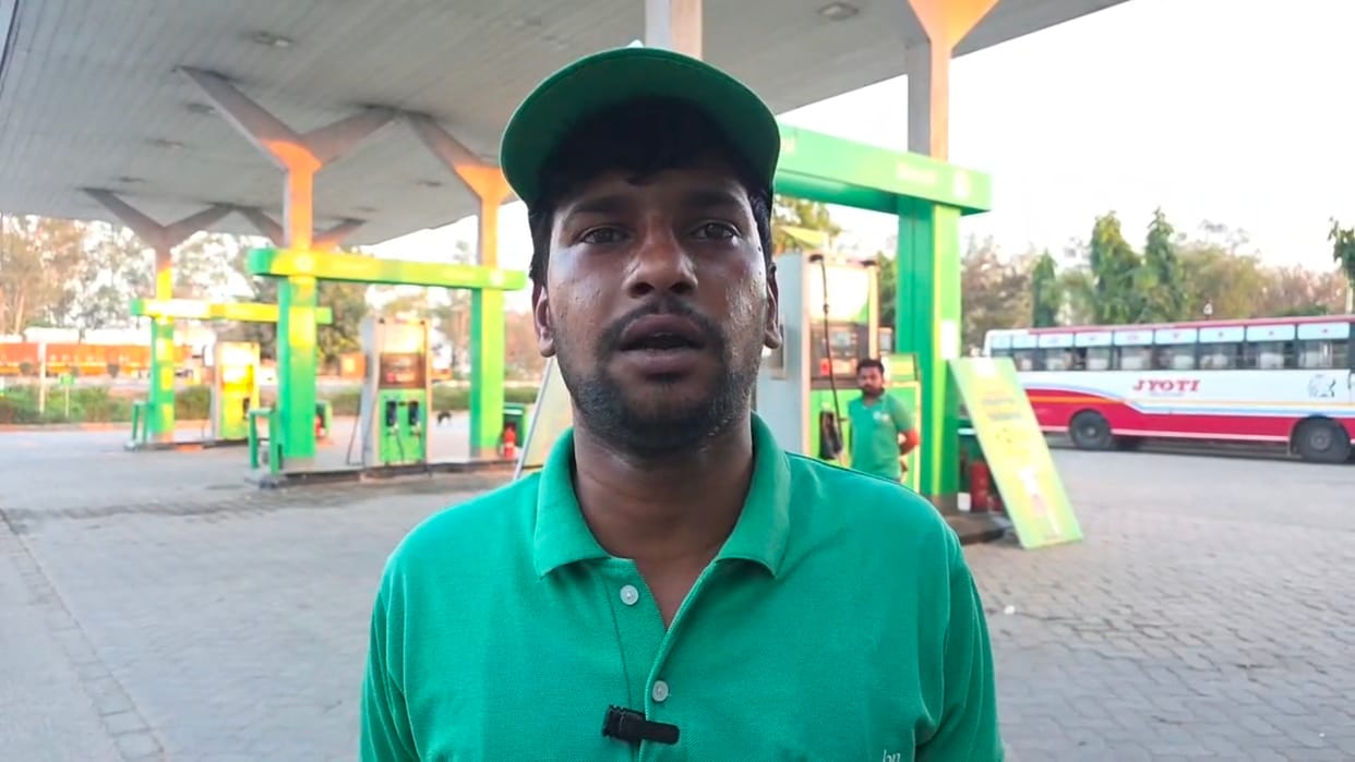 Four youths in a Scorpio ran away after filling petrol and without paying.