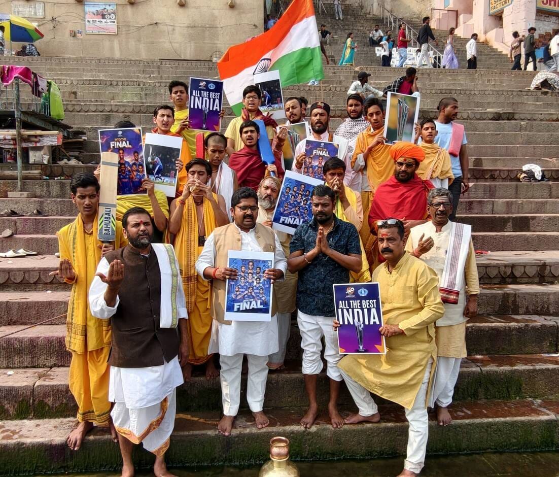 The students prayed for the victory of the Indian cricket team.