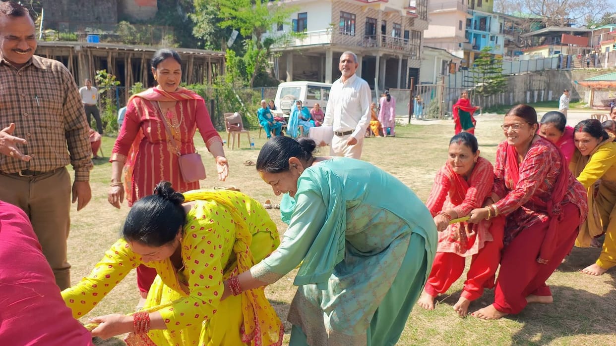 Sapna Devi of Pipli Bharari came first in the Matka Phod competition.