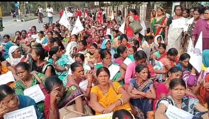 Anganwadi workers and helpers will surround the Assembly on March 11 over their 6-point demands.