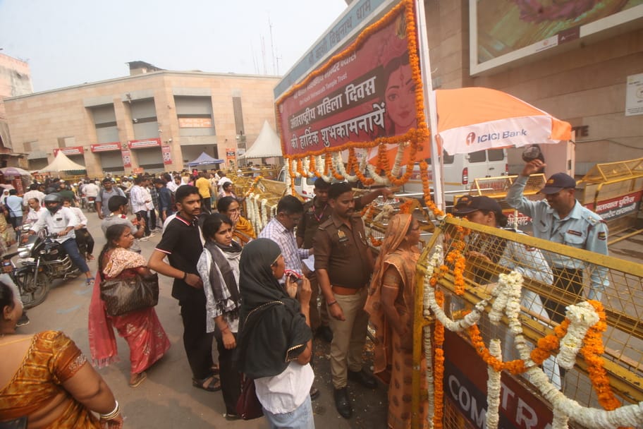 Women had VIP darshan in Srikashi Vishwanath temple
