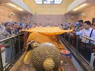 Tourists visited Buddha and performed special puja