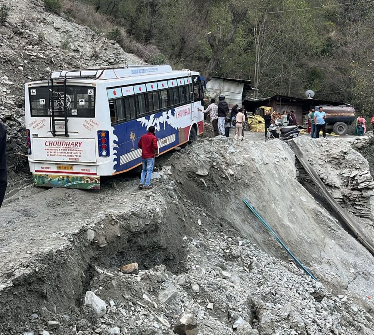 A private bus got stuck in the mud on the Chamba-Tisa road, halting traffic for three and a half hours.
