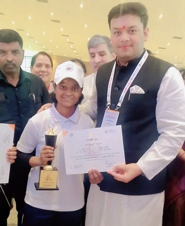 Cricketers Lali and Sheikh Rafia honoured in Lucknow
