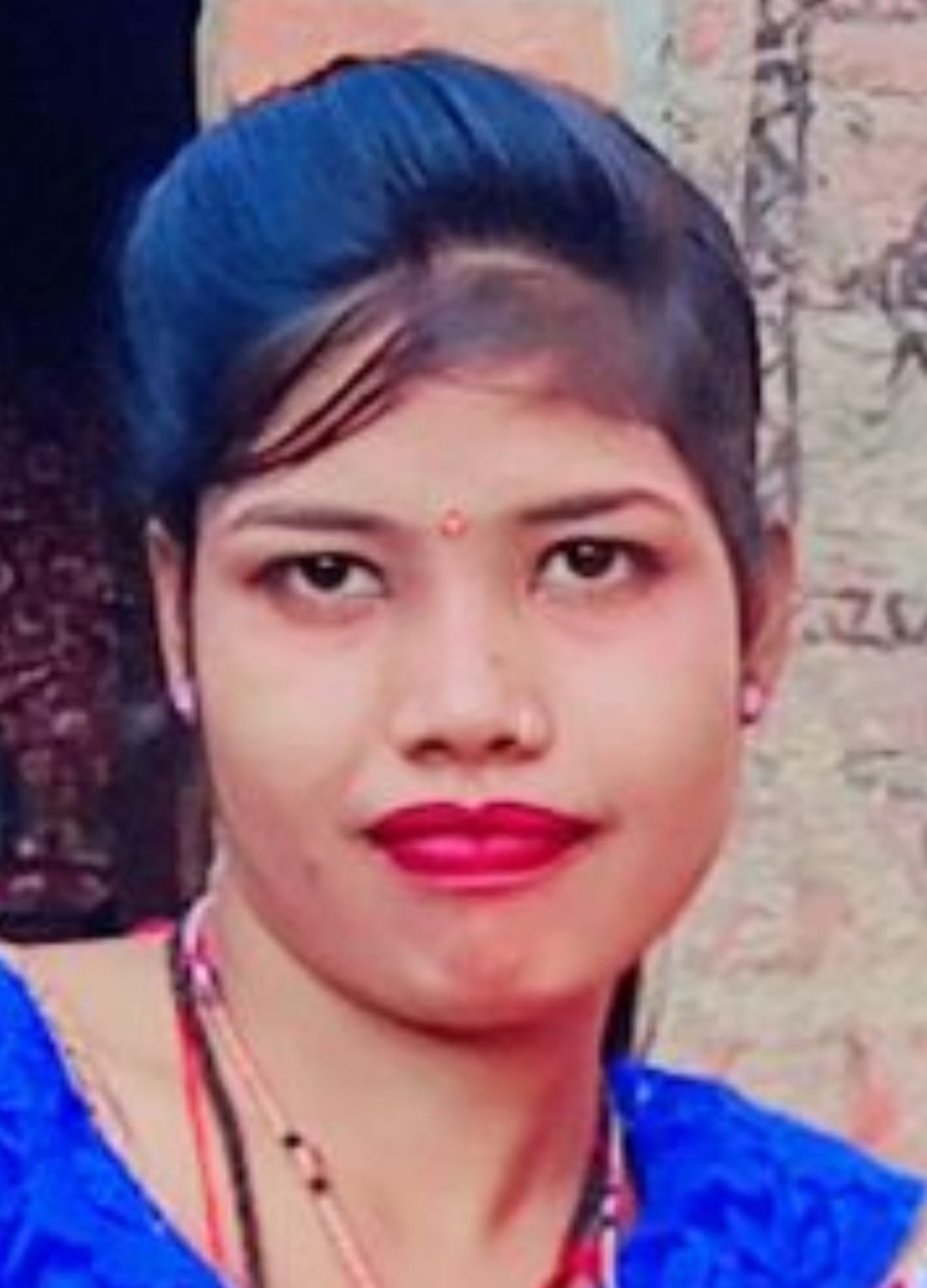 After slapping his wife, he hit her with an axe.