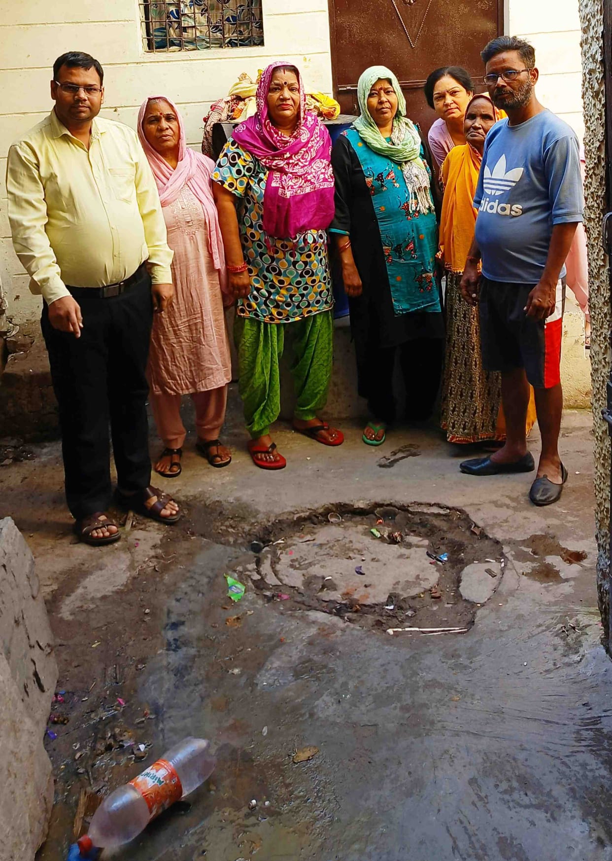 Dirty water on the roads due to sewerage line blockage