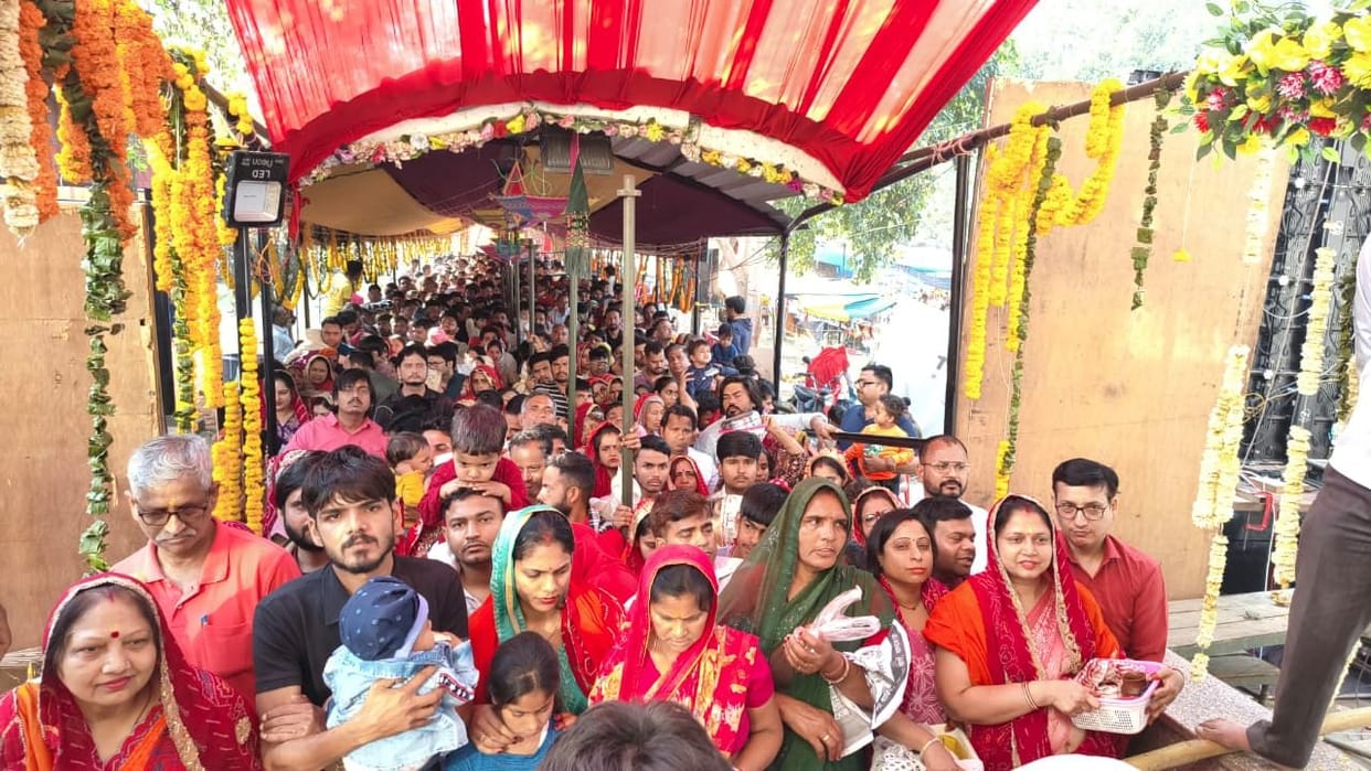 A grand fair was organised on the occasion of Basoda festival in Nunishekhpura, crowds of devotees gathered since morning.