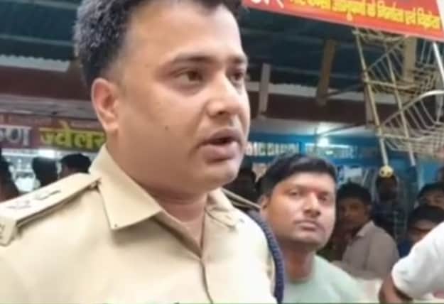 पुलिस ने जांच की शुरू।