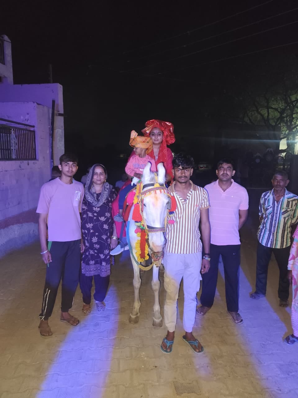 In Budauli village, the daughter was taken out on a mare.
