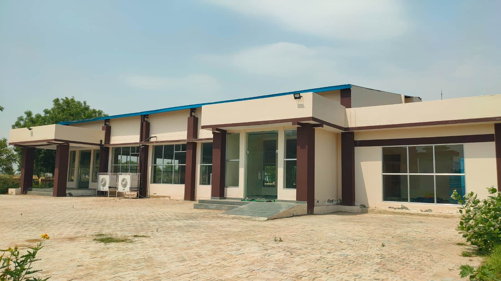 गांव बलाली में इंडोर खेल स्टेडियम का भवन। 