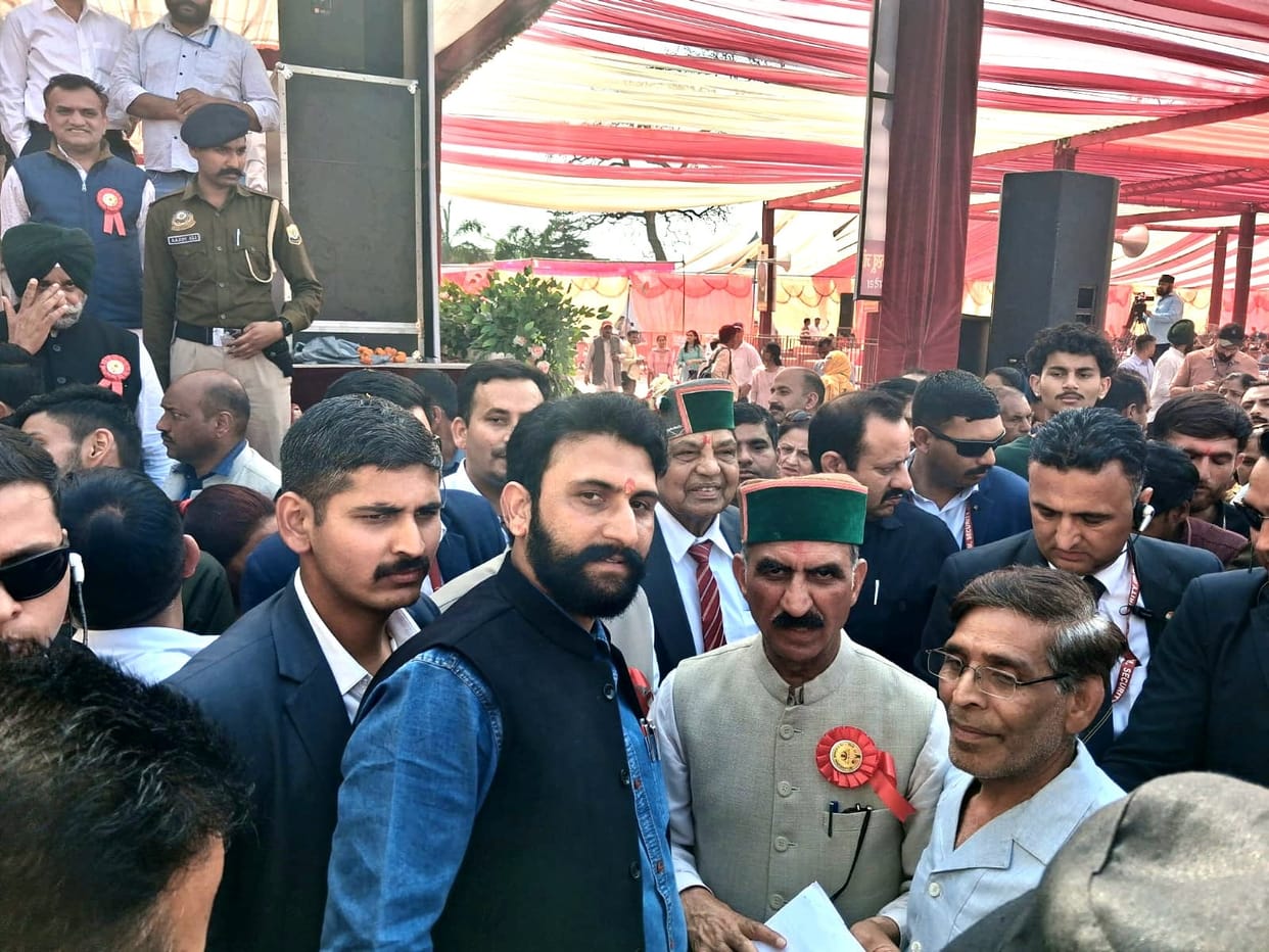 employees meet to cm