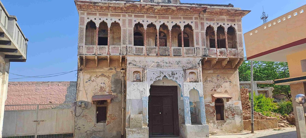 Mansions are a symbol of the past, martyrs have increased its honor, the village of Pali located 15 km from Hansi has a history of 300 years