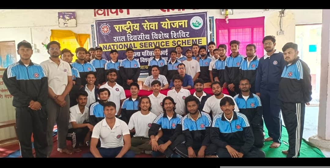 राइंका मंजाकोट में आयोजित एनएसएस शिविर में मौजूद शिविरार्थी-- स्रोत विवि