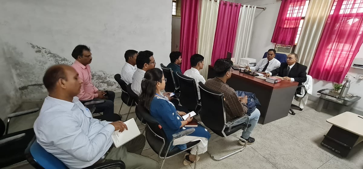 Sant Kabir Nagar News: लोक अदालत में ऋण वसूली मामलों का बैंक कराए निस्तारण