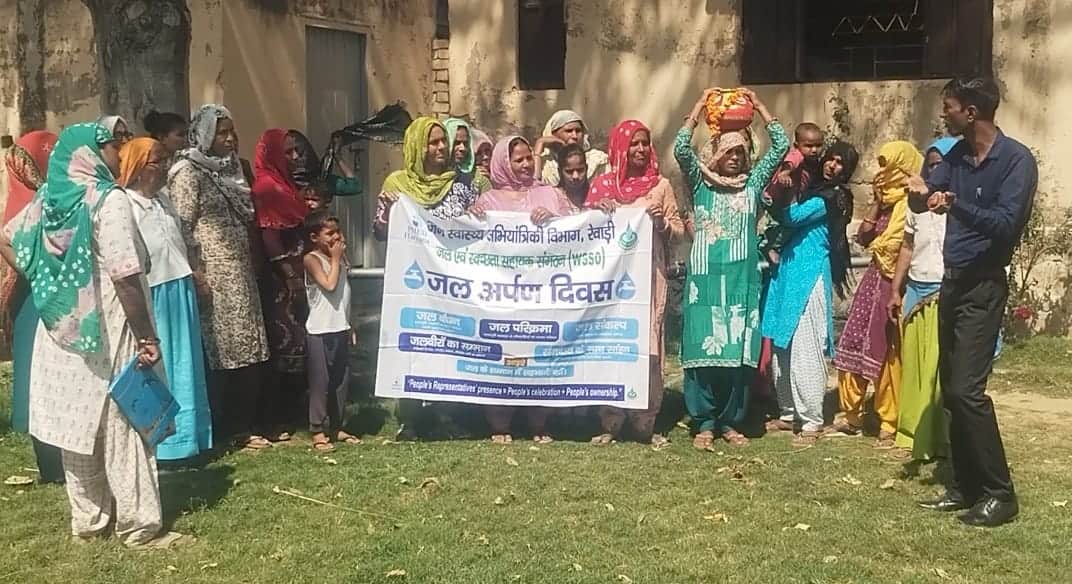 रेवाड़ी। गांव नांगल भगवानपुर में ग्रामीणों को जल संरक्षण के प्रति जागरूक करती जनस्वास्थ्य अभिया