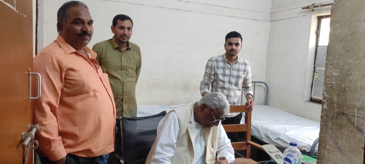 Leader of Opposition Mata Prasad Pandey injured in road accident
