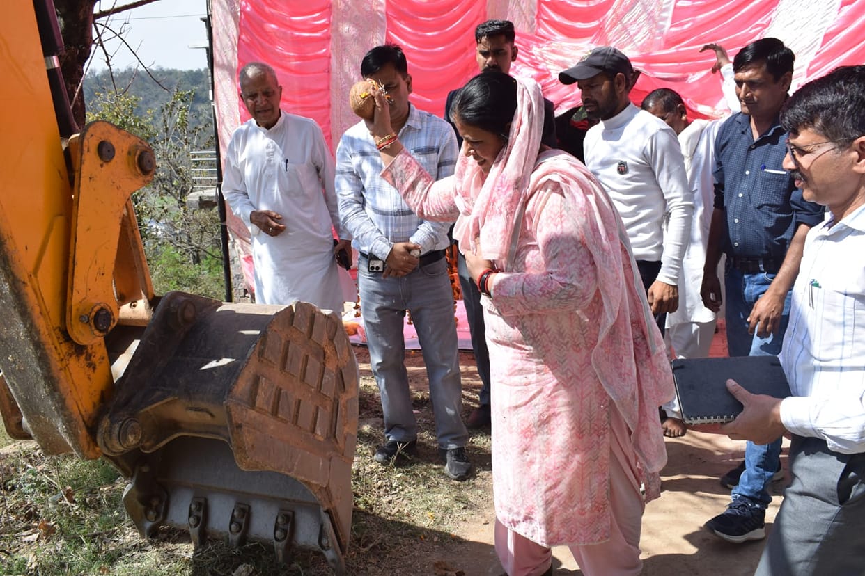 MLA Kamlesh laid the foundation stone worth crores in Dehra area.