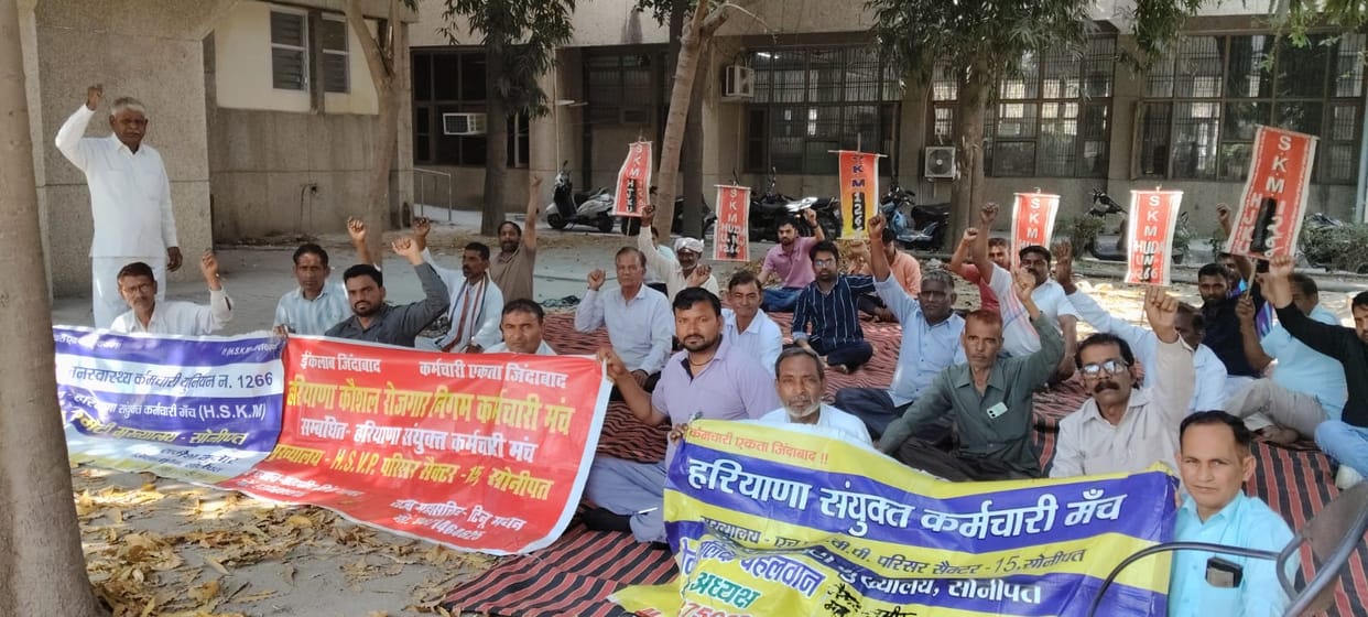 HSVP employees staged a sit-in protest demanding the creation of new posts.