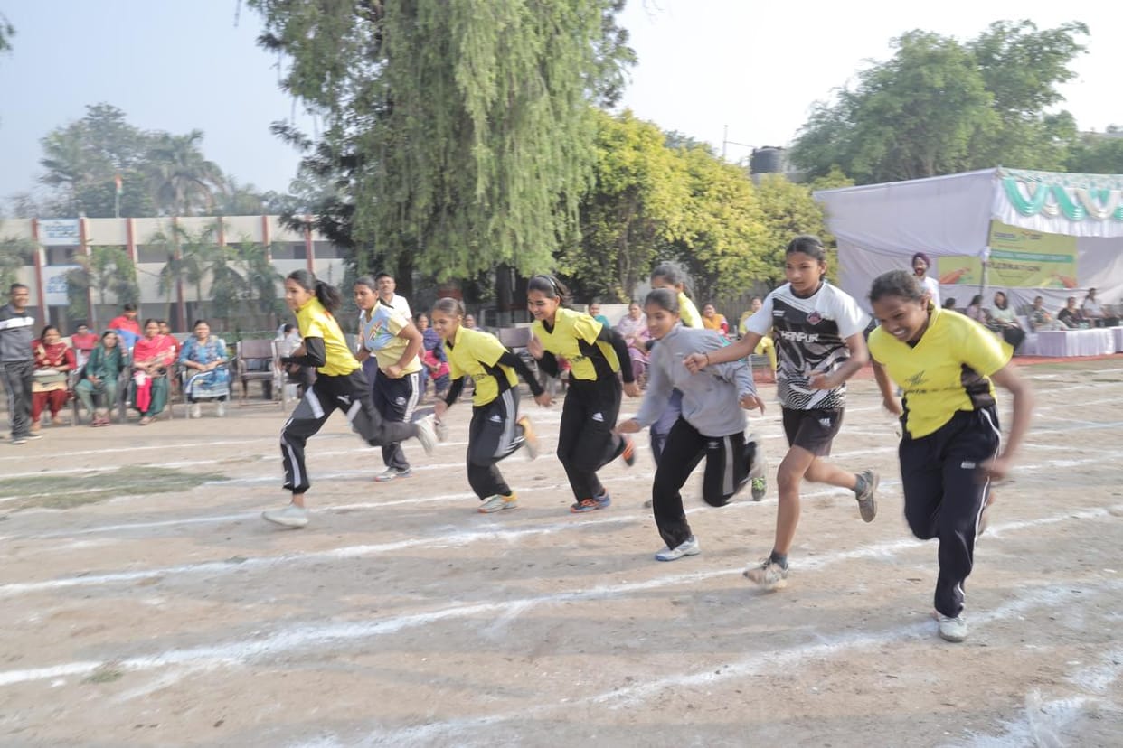 Anshul first in 100m race, Simran wins women's race