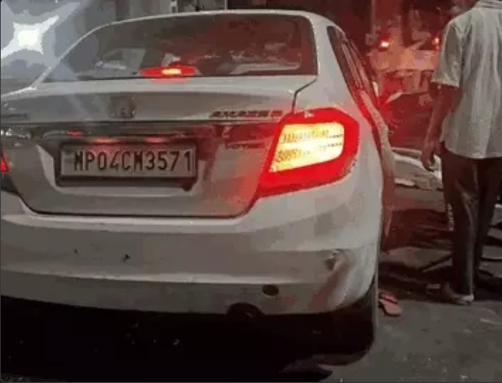 Sehore News: Speeding Car Crashes into Flyover Railing; Youth Killed, Case Registered Against Driver