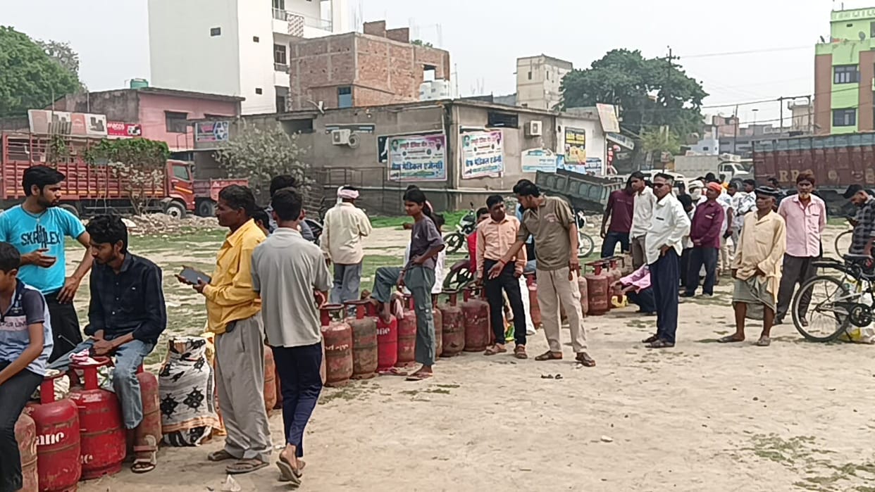 Rumors overwhelm the system... fight for cooking gas