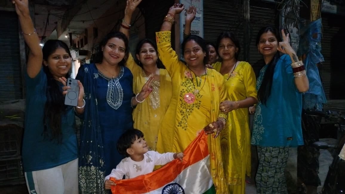 Holi and Diwali celebrated together on Team India's victory