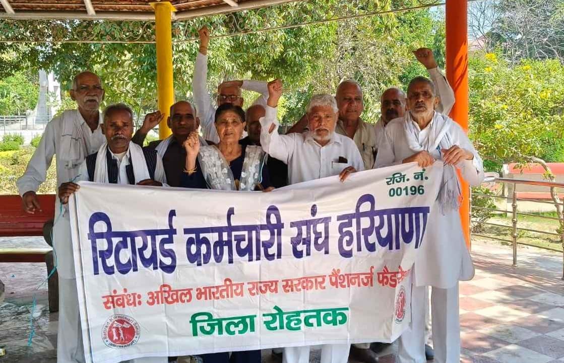 29-मानसरोवर पार्क में बैठक के दौरान उपस्थित रिटायर्ड कर्मचारी संघ के सदस्य। स्रोत : कर्मचारी