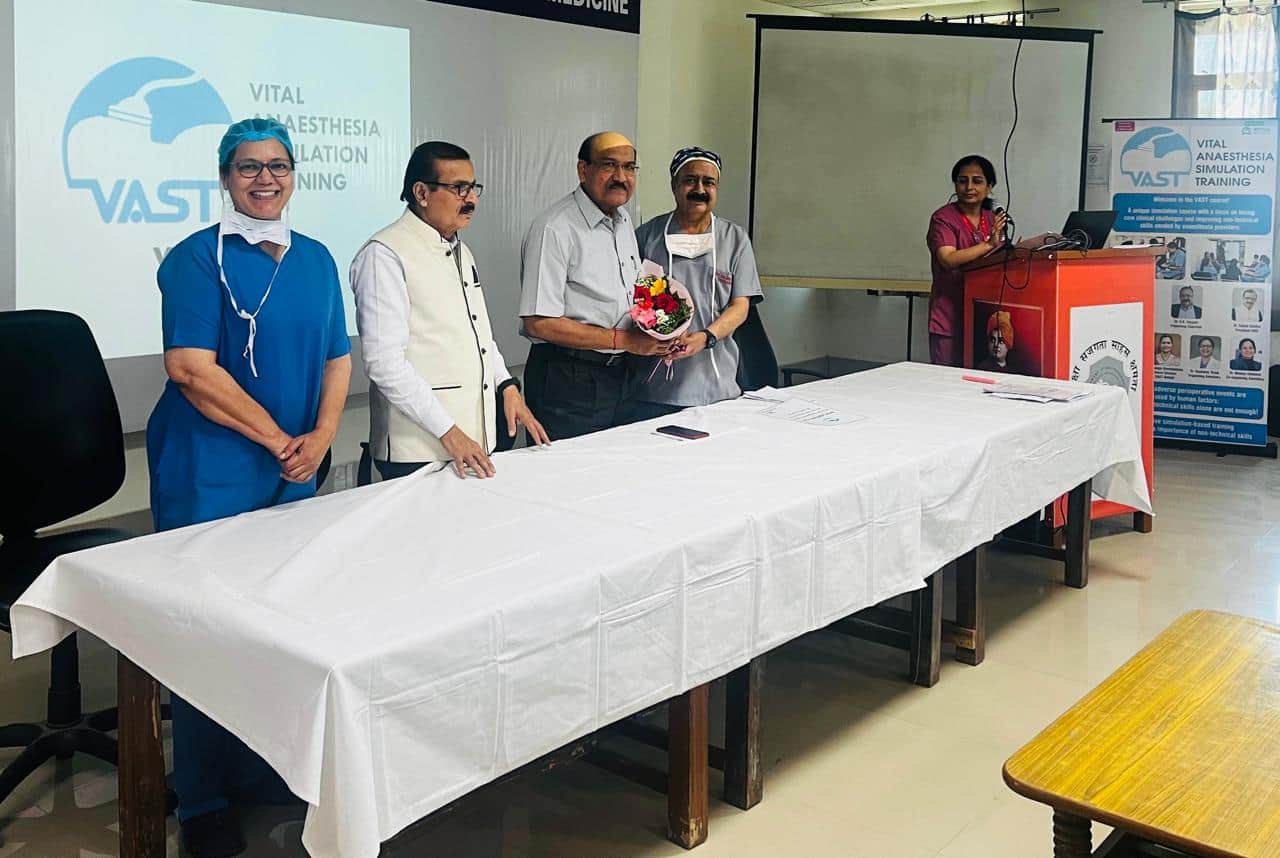 6-पीजीआई में आयोजिक प्रशिक्षण कार्यक्रम के दौरान उपस्थित कुलपति डॉ. एचके अग्रवाल, निदेशक डॉ