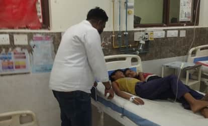 Bettiah bihar news Students fell ill after drinking water from hand pump in school today news