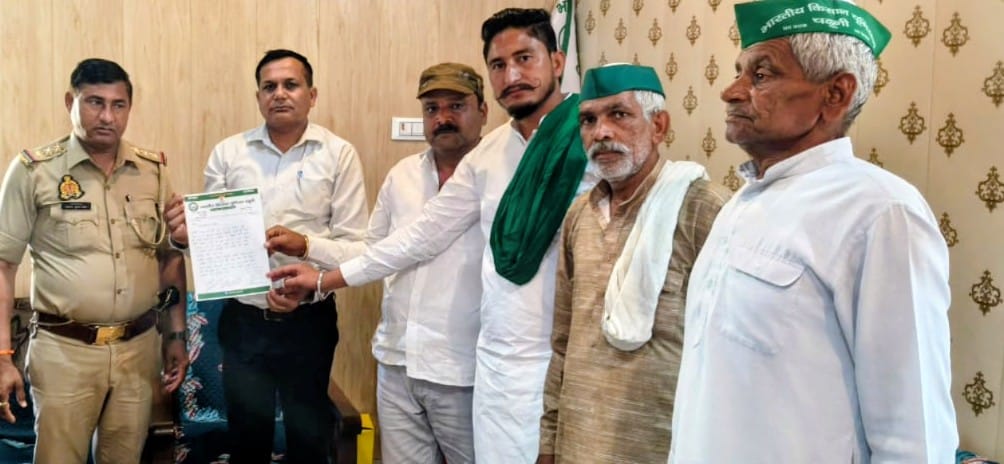 Tractor march held in protest against India-US freeTractor march held in protest against India-US free trade deal trade deal