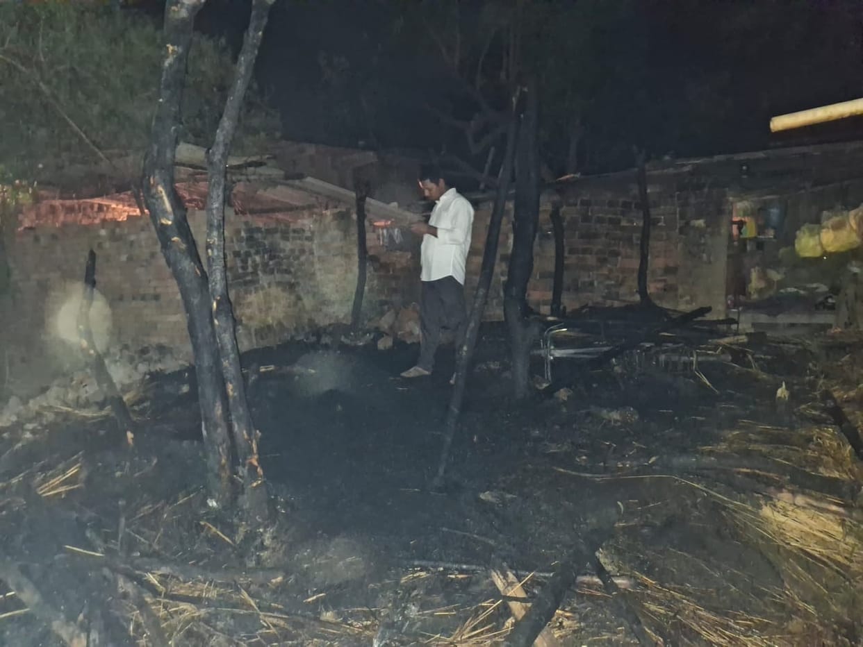 The huts got burnt due to the spark of the stove, the real brothers got burnt while trying to extinguish the fire.