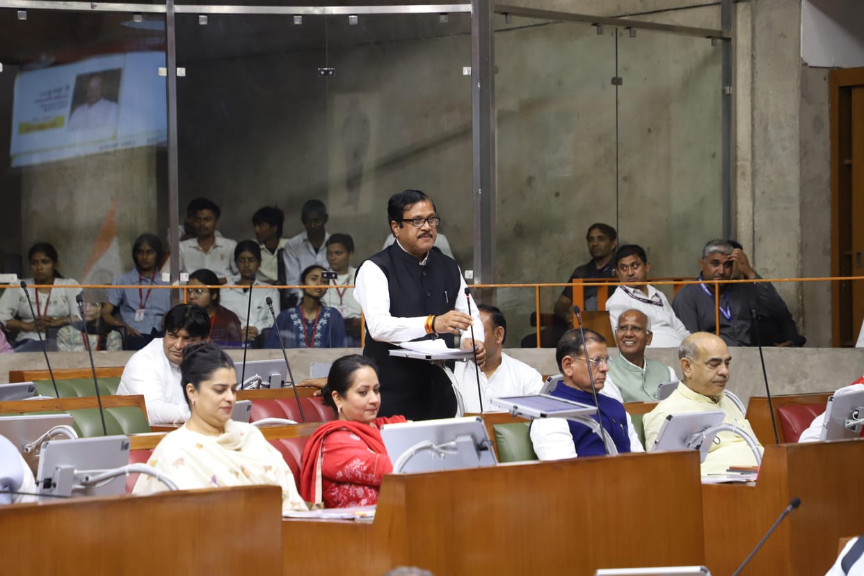 n the Vidhansabha, the MLA demanded completion of the pending scheme.