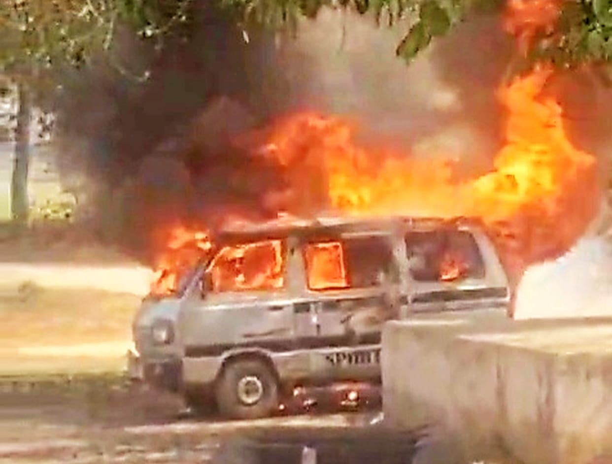 Maruti van catches fire while filling gas from domestic cylinder, burns to ashes
