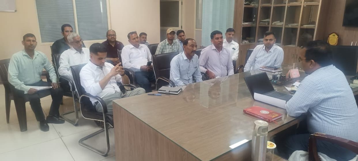 PWD Mechanical Workers Union presented their problems to the Superintendent Engineer.