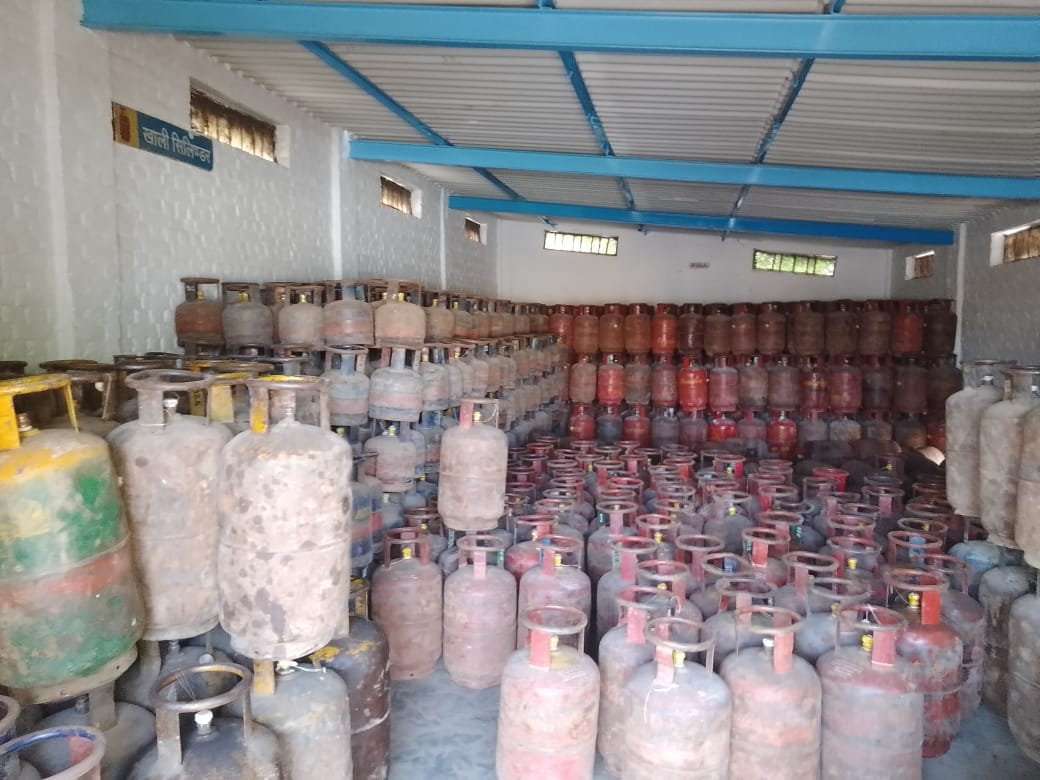 Lest the shortage of commercial cylinders lead to black marketing and inflation
