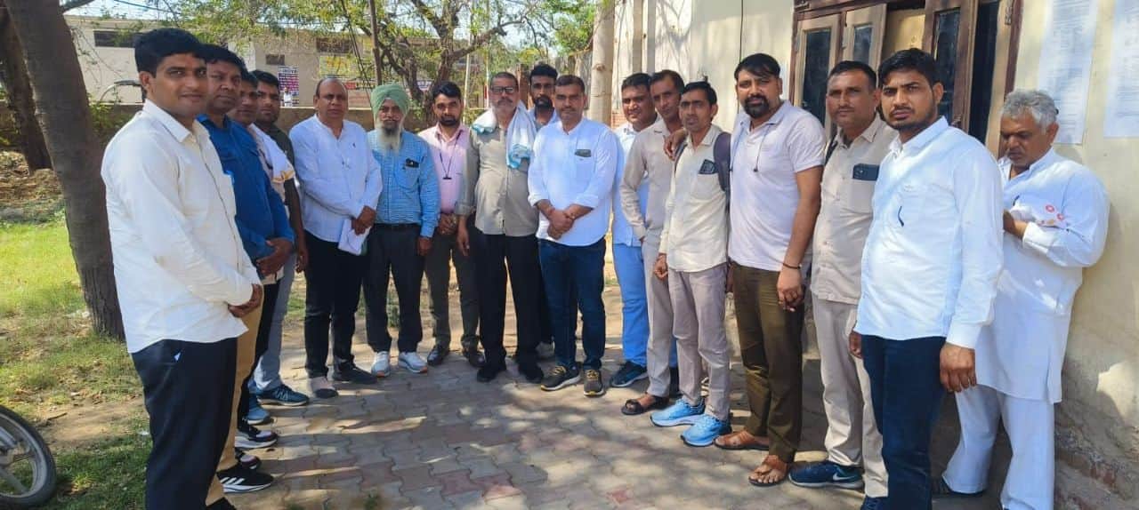 फोटो संख्या:54-हरियाणा रोडवेज कर्मचारी महासंघ यूनियन की नई  कार्यकारिणी बैठक में हिस्सा लेती--स