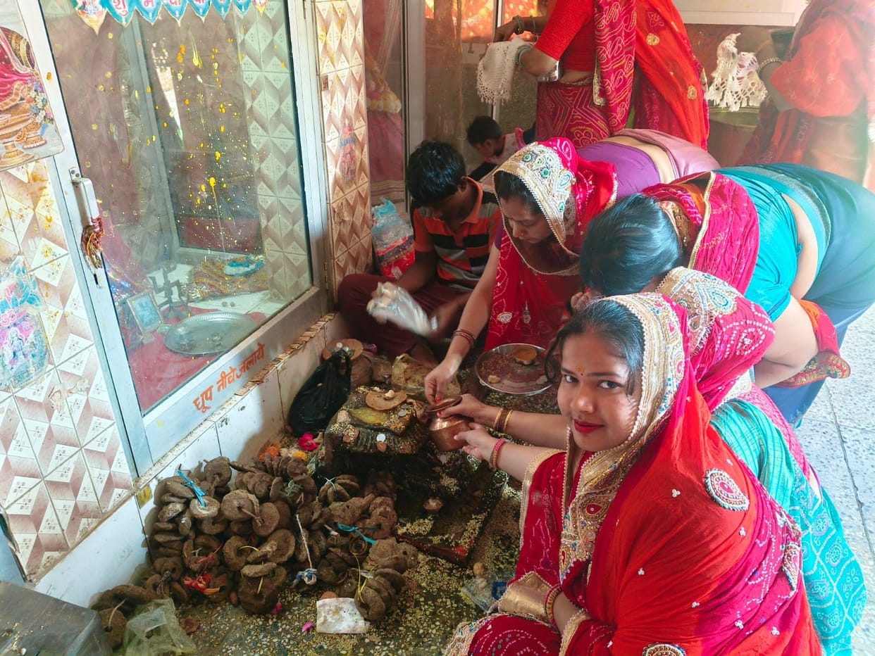 Basoda Prasad was offered in Prajapati Mohalla