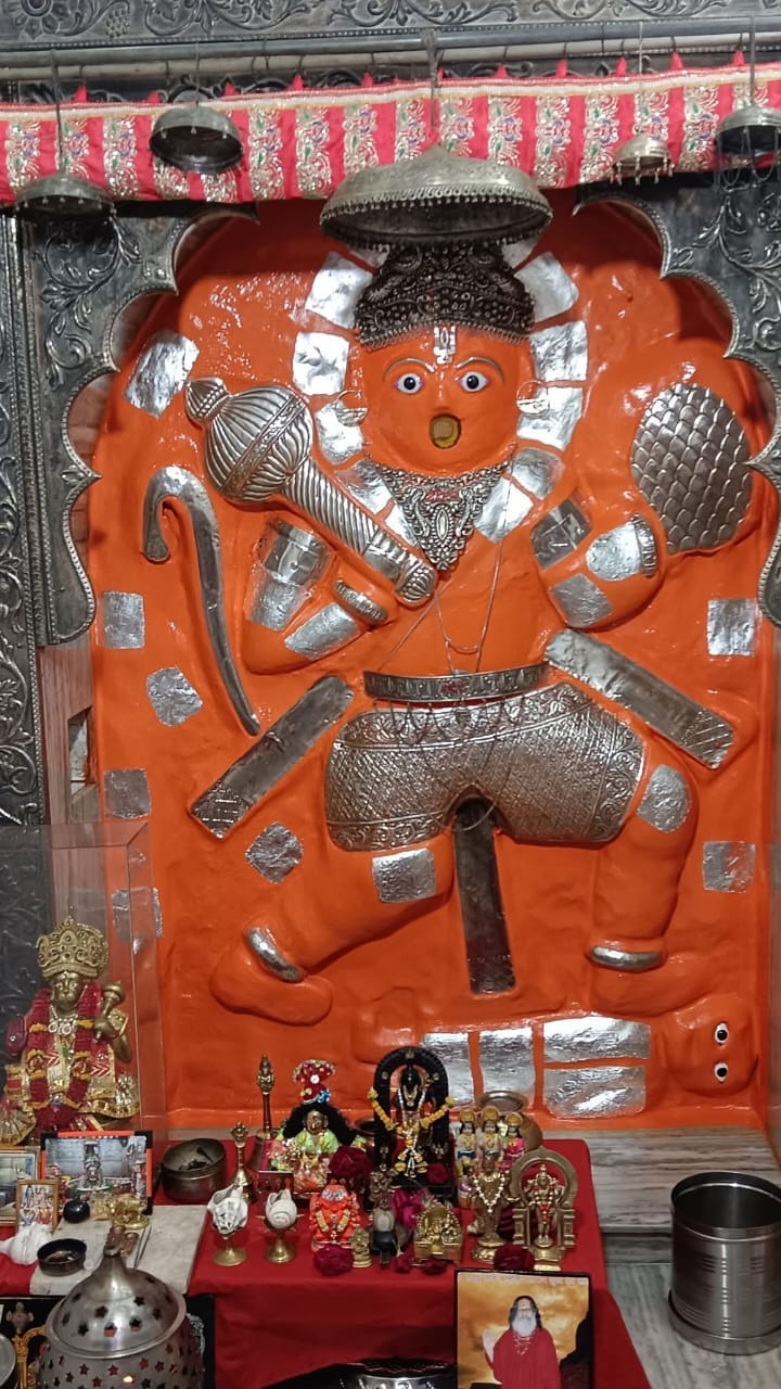 Chola was offered to Balaji and Maha Aarti was performed.