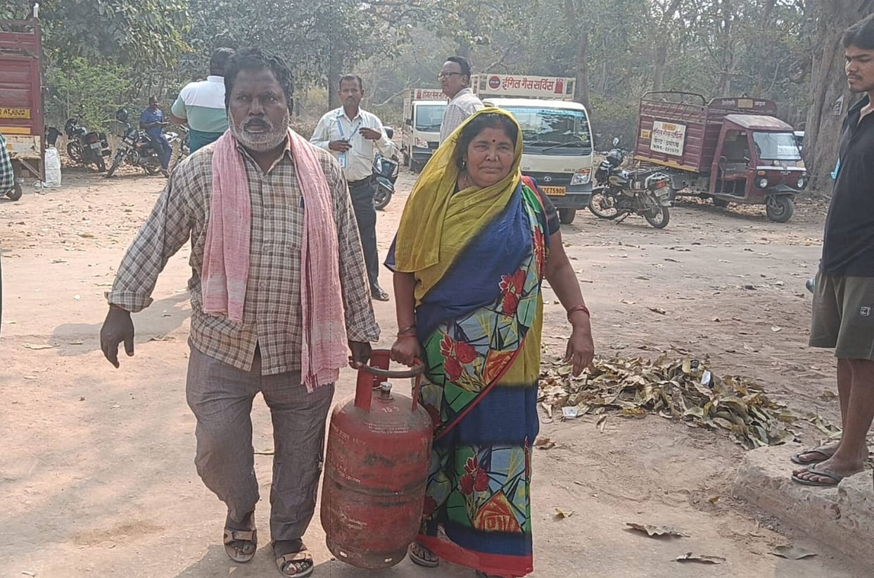 Cylinder is not available even after waiting in line for hours