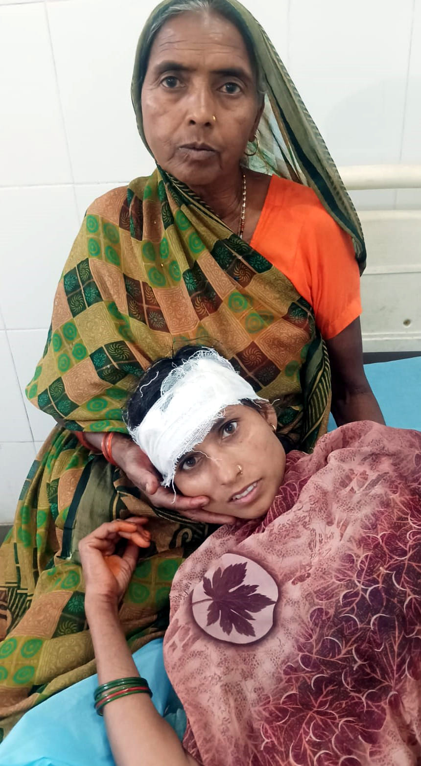 Bloody clash at the partition panchayat, three injured by sticks and rods
