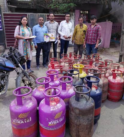 LPG 34 cylinders and refilling pipes seized in Bastar