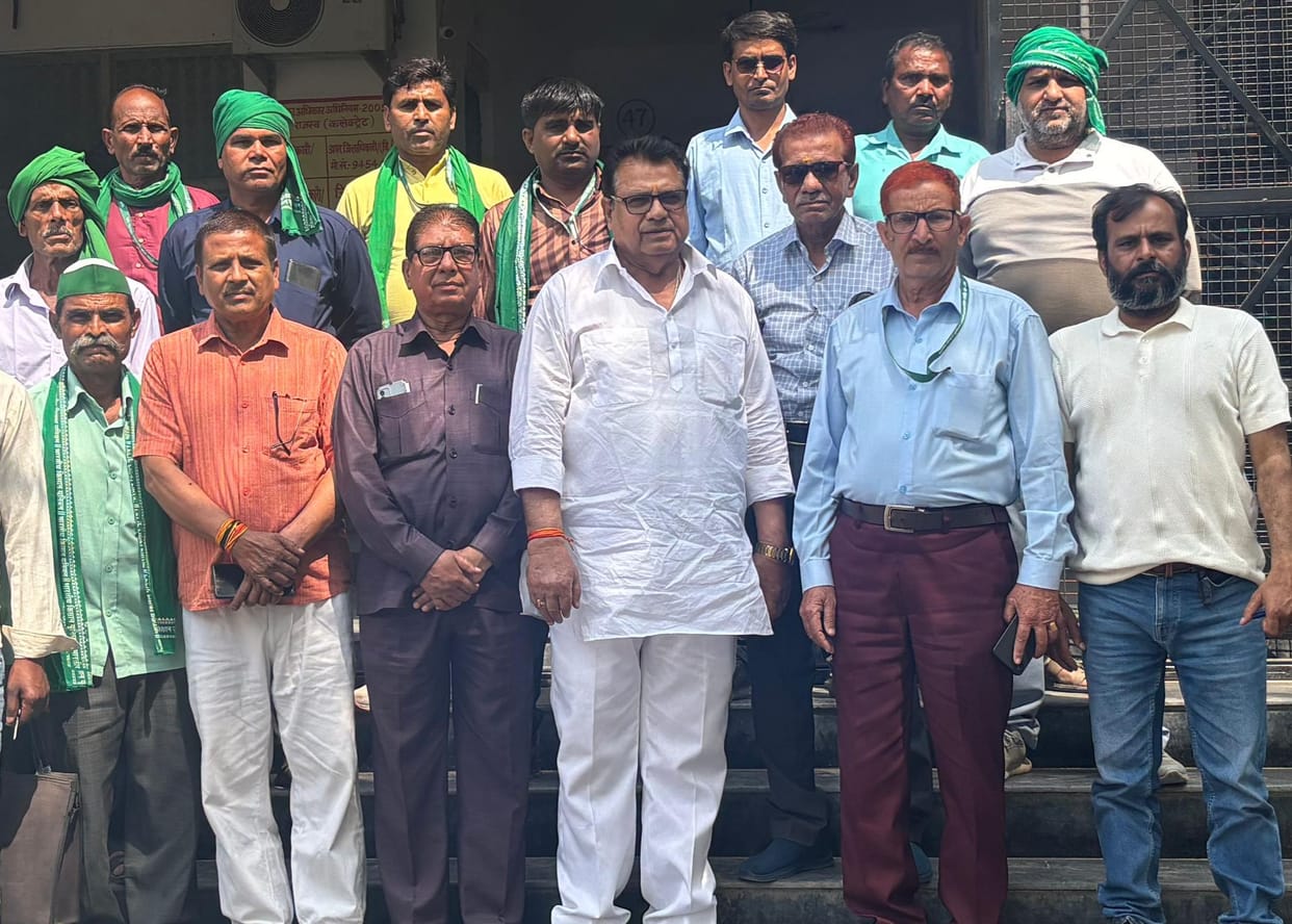 Allegations of a scam of Rs 4 crore, several farmers met the ADM.